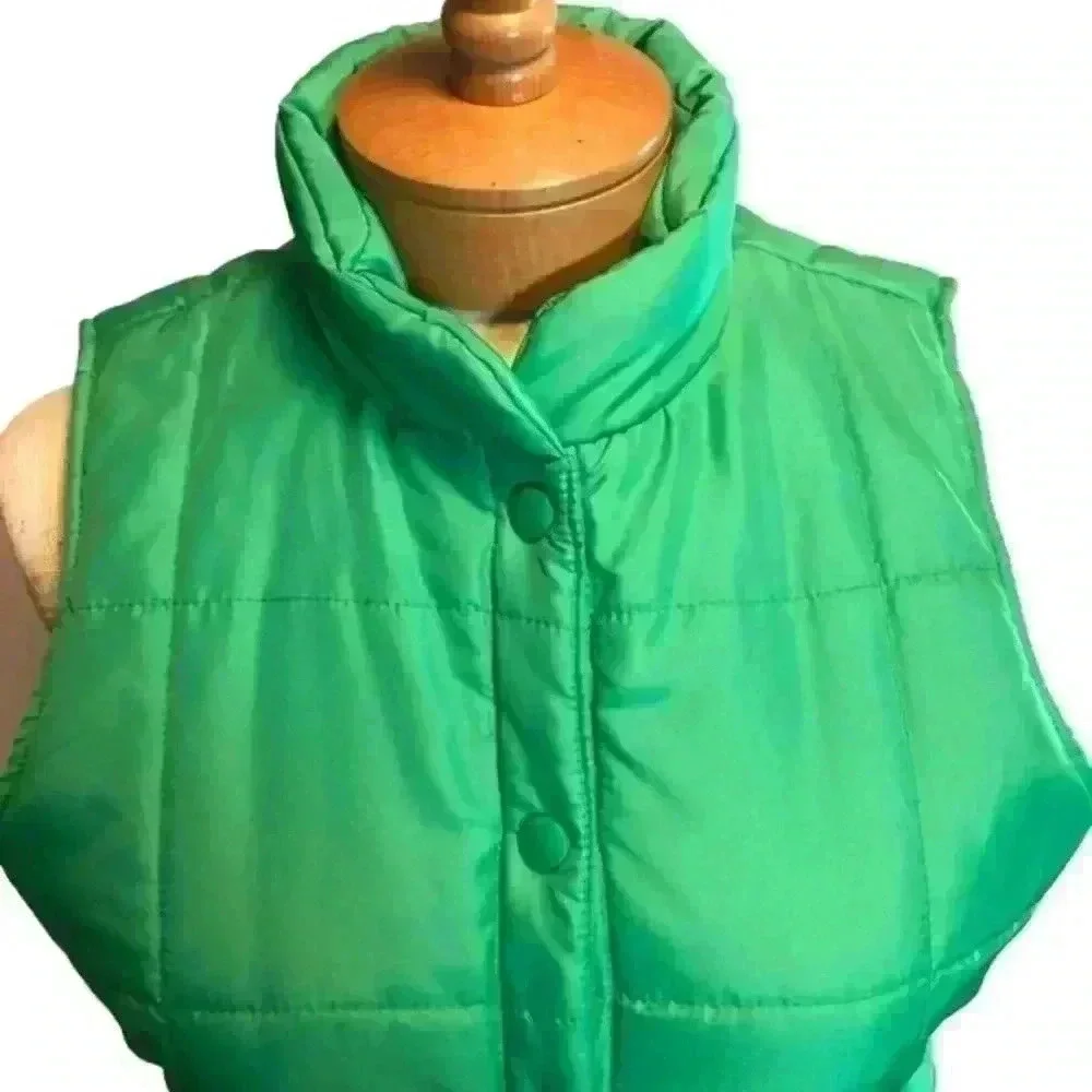 Green IZOD Casual Puffer Snap button closure Vest Size Small two side pockets - Picture 2 of 12